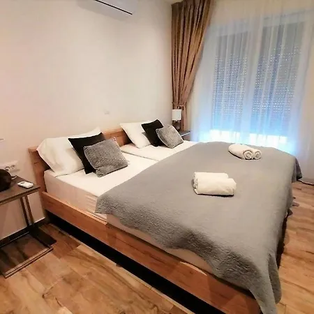 Family-friendly With Swimming Pool - Mljet - 22317