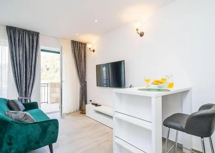 Family-friendly With Swimming Pool Pomena, Mljet - 22317 דירה פומנה