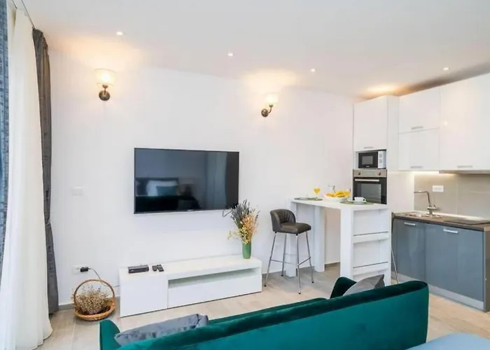 Family-friendly With Swimming Pool Pomena, Mljet - 22317 פומנה