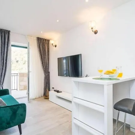 Family-friendly With Swimming Pool Pomena, Mljet - 22317 شقة بومينا