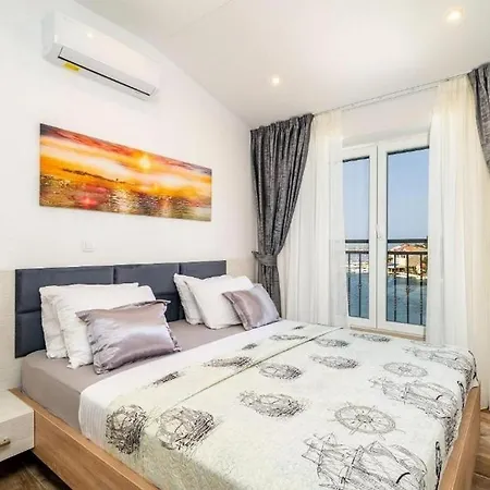 Family-friendly With Swimming Pool Pomena, Mljet - 22317 بومينا